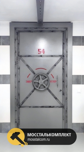 Дверь с запорным механизмом Дверь с запорным механизмом