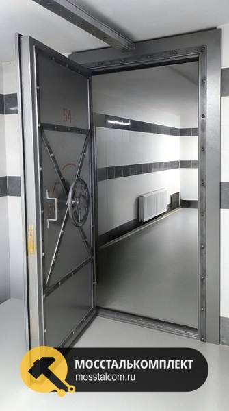 Дверь с запорным механизмом Дверь с запорным механизмом