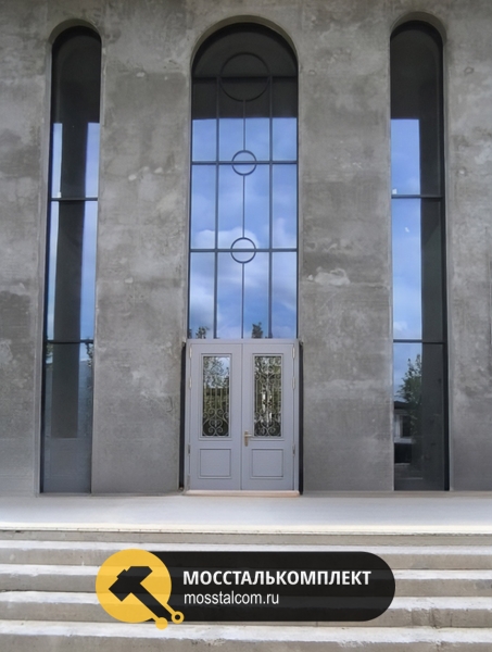 Двустворчатая дверь в доме Двустворчатая дверь в доме