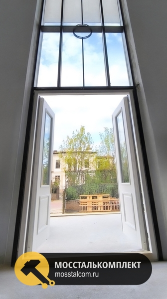 Двустворчатая дверь в доме Двустворчатая дверь в доме