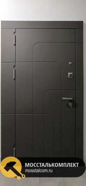 Дверь с широким наличником Дверь с широким наличником